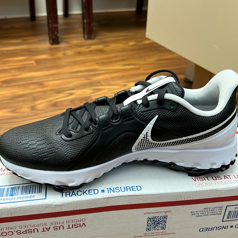 NWOT Nike Men’s Golf Shoes Size 9.5 Wide